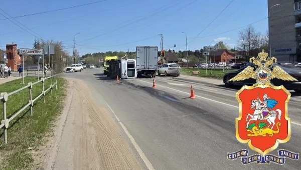 Медики пострадали в ДТП со скорой в Подмосковье