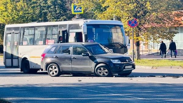 В центре Серпухова произошло ДТП с рейсовым автобусом