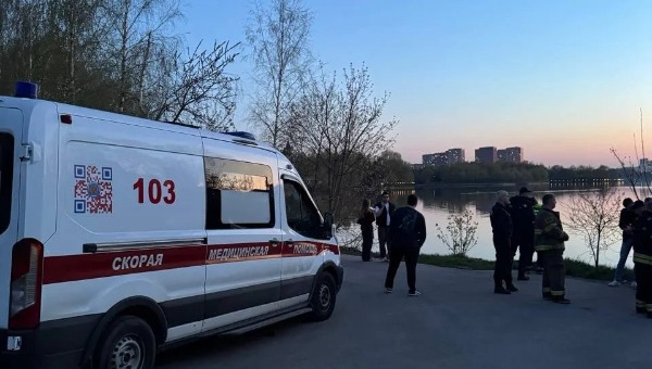 В Подмосковье перевернулся катер с 13 пассажирами