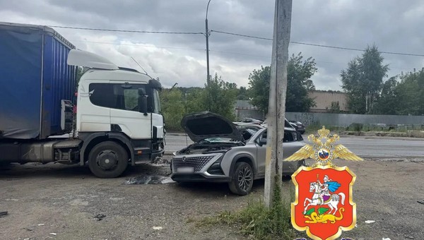 Две смерти в одном ДТП: в Подмосковье 14-летний ребёнок без прав влетел на машине в грузовик 