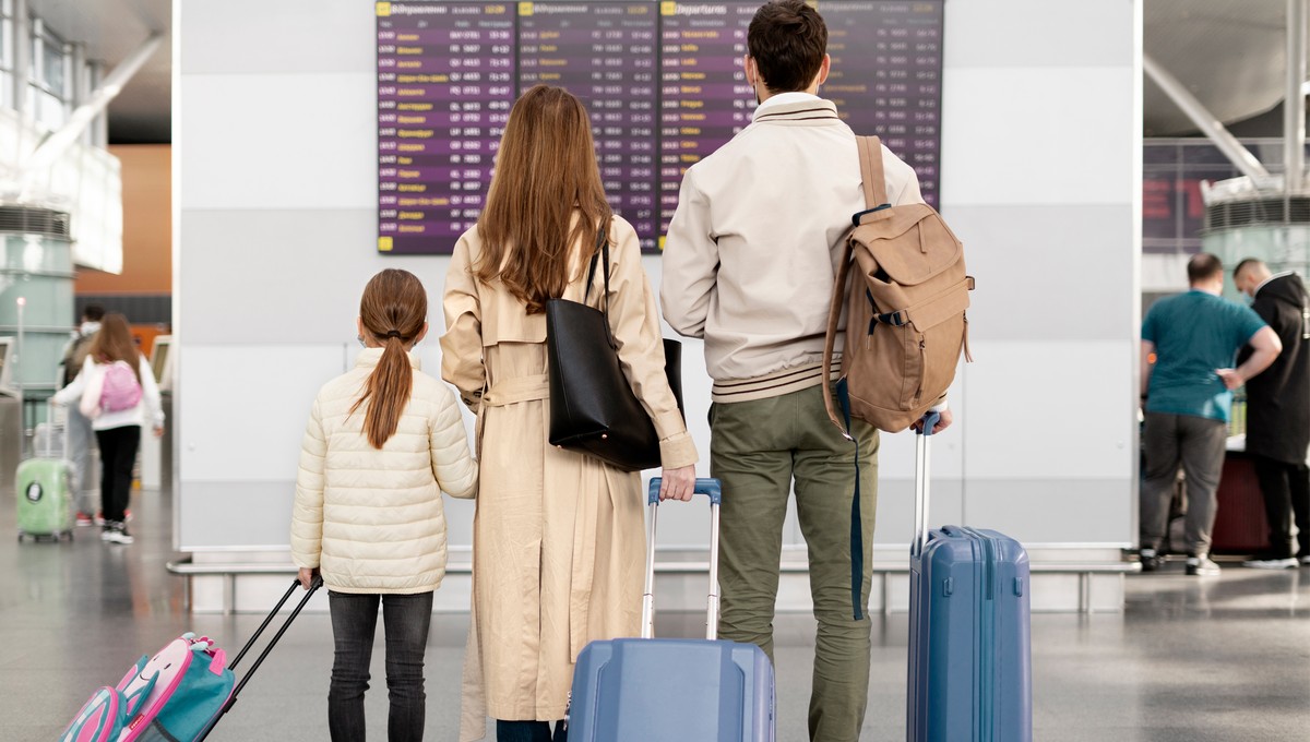 Оформляйте загранпаспорт: без него детей в Беларусь, Абхазию и Осетию не впустят