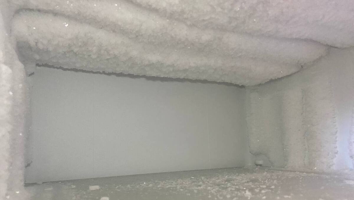 Блестящее решение: с этим простым предметом вы забудете о наледи в морозилке