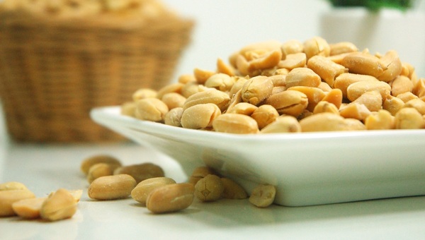 Столичные врачи не позволили арахису убить маленького пациента