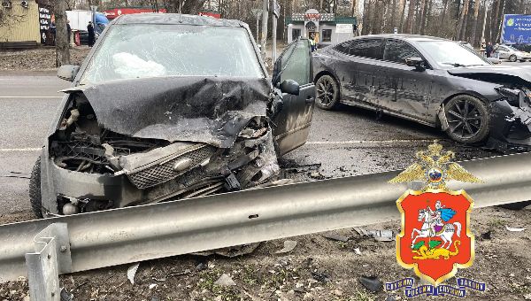 Пять человек госпитализированы после аварии в Подмосковье