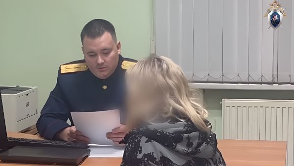 Мать пыталась убить маленького ребёнка, сбросив его с высоты