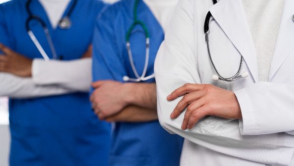 График работы поликлиник и больниц Подмосковья в майские праздники