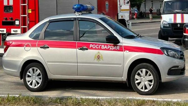 Постоялец подмосковного хостела устроил пожар и схватился за нож