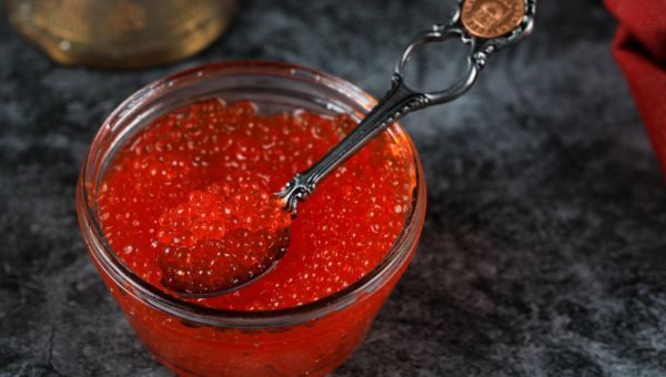 Красная икра стала доступнее для потребителей