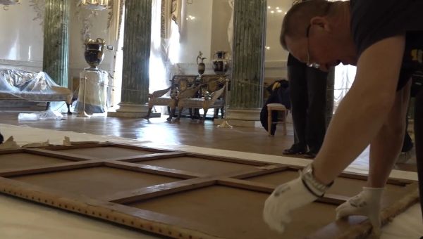 Реставраторы Санкт-Петербурга нашли на одной из картин уникальное послание из прошлого