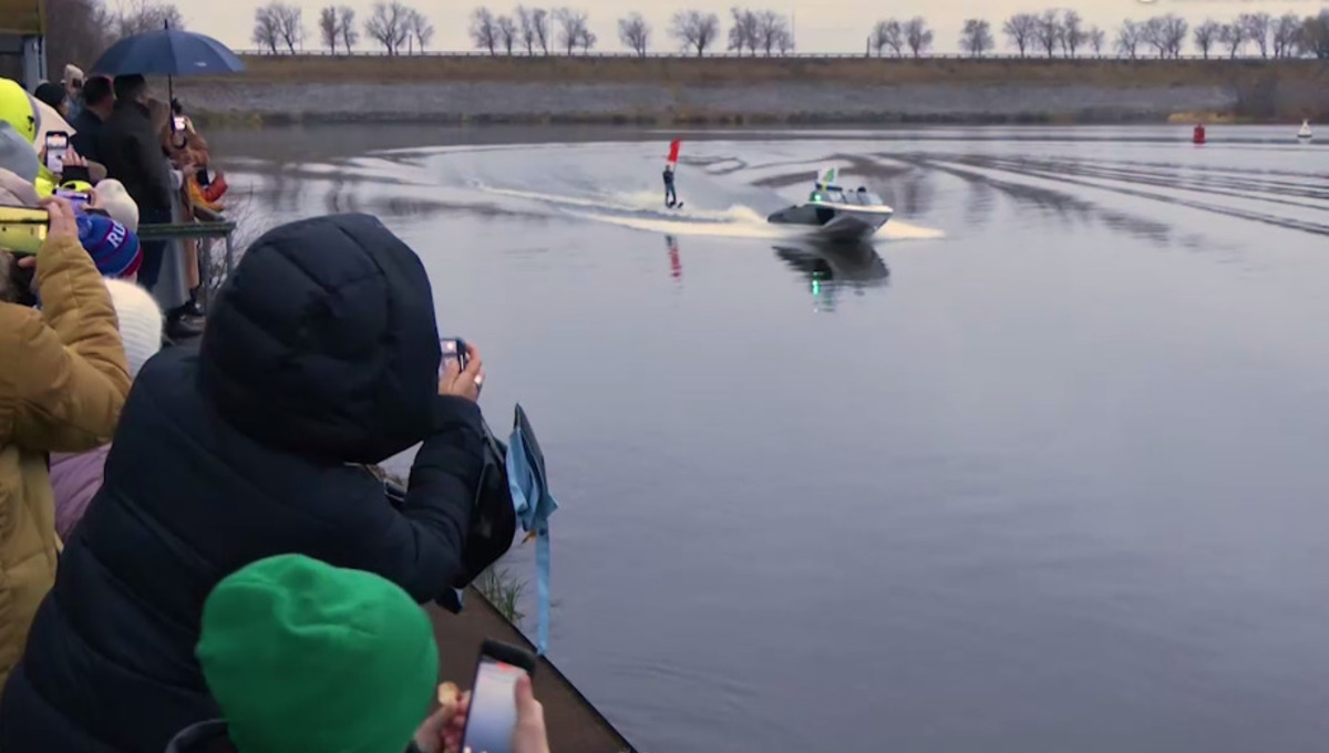 Крутой заграничный подарок получила подмосковная школа водных видов спорта