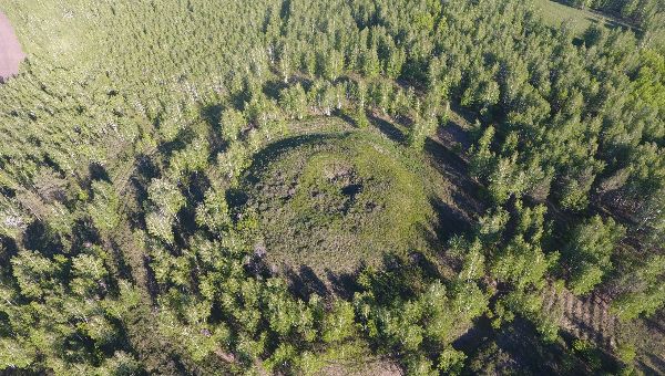 Уникальный курган стал жертвой вандализма