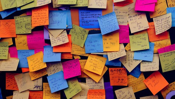 За расклейкой объявлений на подъезде может последовать наказание