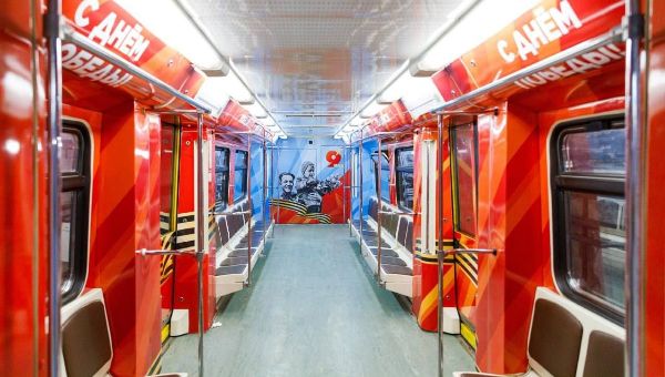 В столичном метро начал курсировать Победный экспресс