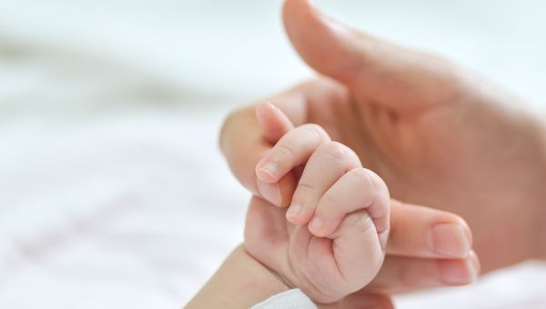 Учёный, изучающая старение, стала мамой в 60 лет