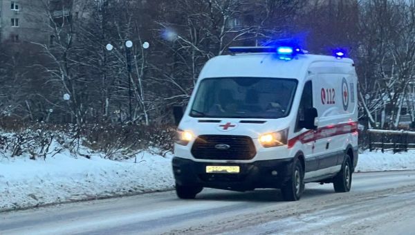 Девушка в Подмосковье попала в снежную ловушку на остановке