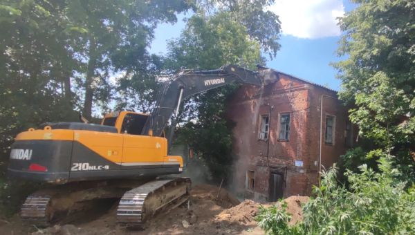 Аварийный дом в Серпухове пошёл под снос