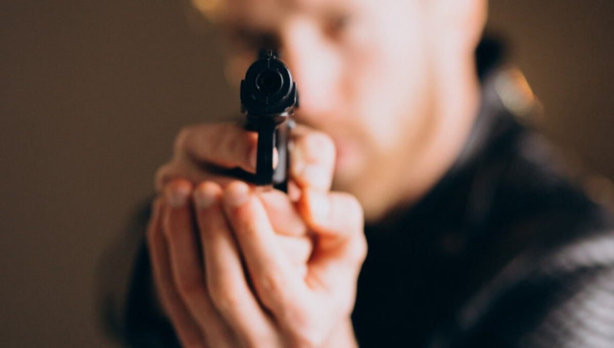 Машина, улица, стрелок: дорожный конфликт в Подмосковье закончился уголовным делом