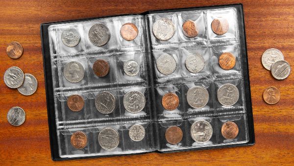 Центробанк воплотил театральную легенду в золоте и серебре