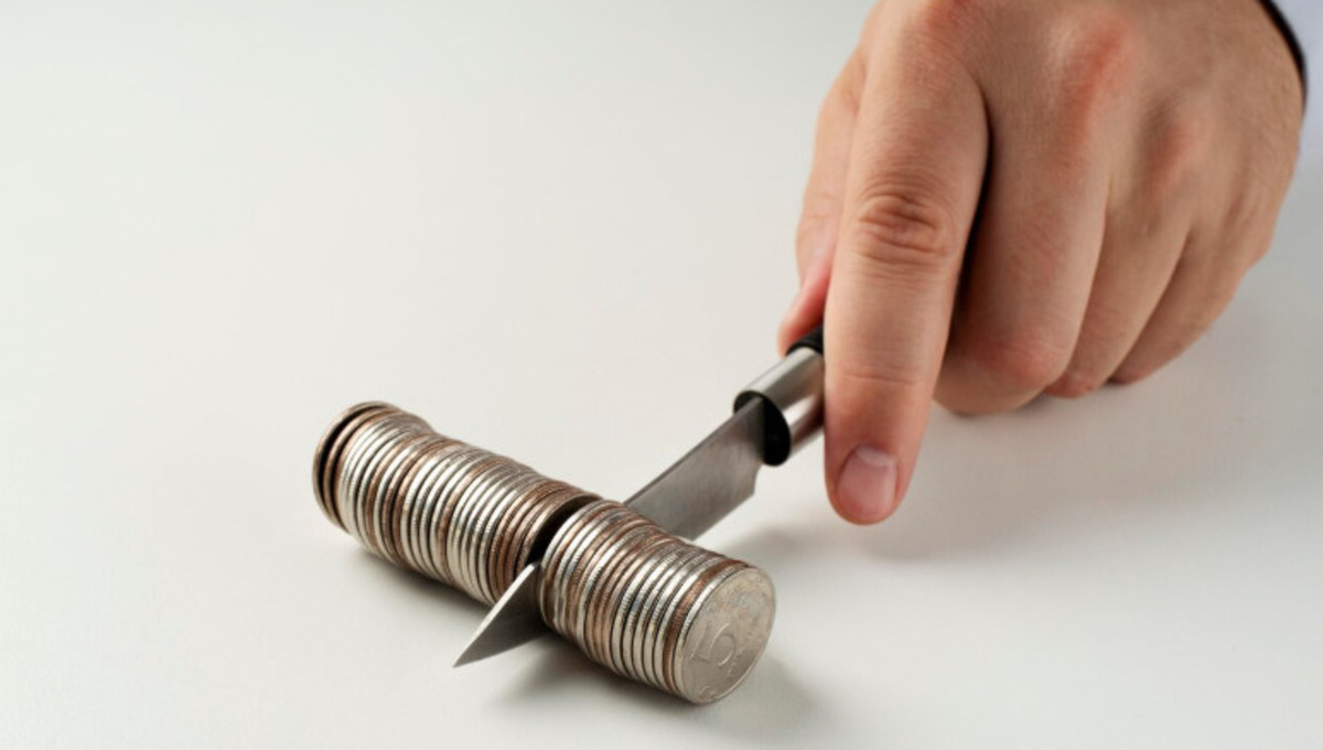 Не все в плюсе: в этих сферах зарплаты рухнули на треть