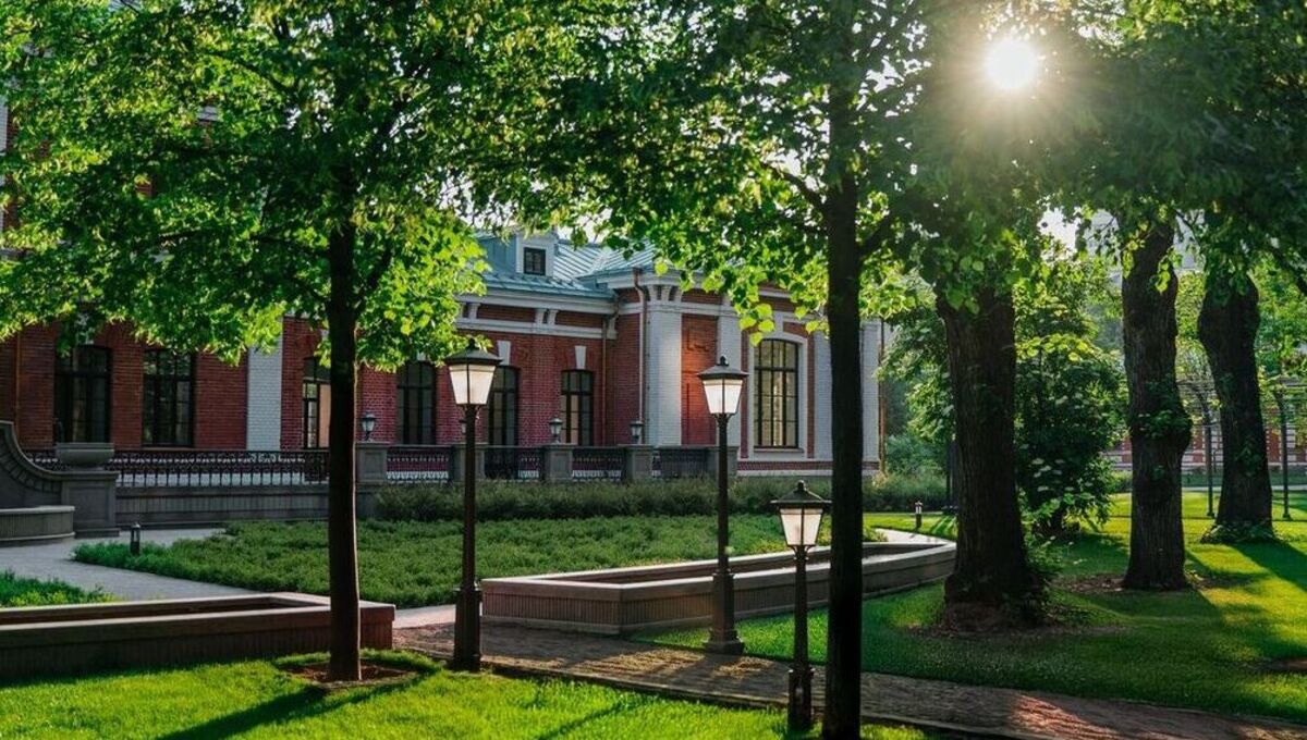 Уникальная городская усадьба продаётся в Москве