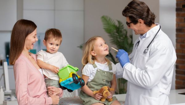 Минздрав обновил рекомендации по внешнему виду персонала детских медучреждений