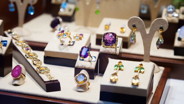 Студентка лишилась ювелирных изделий на астрономическую сумму из-за мошенников