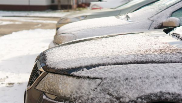 Что делать, если коммунальщики повредили автомобиль, убирая снег