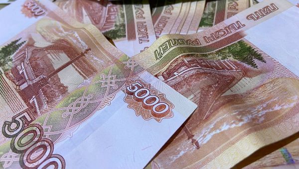 Топ-5 отраслей России с зарплатой выше 200 тысяч рублей