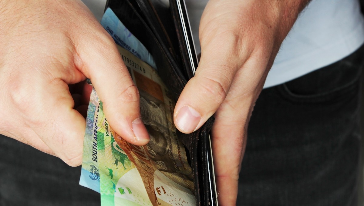 Деньги опасны. Наличные — это рассадник заразы