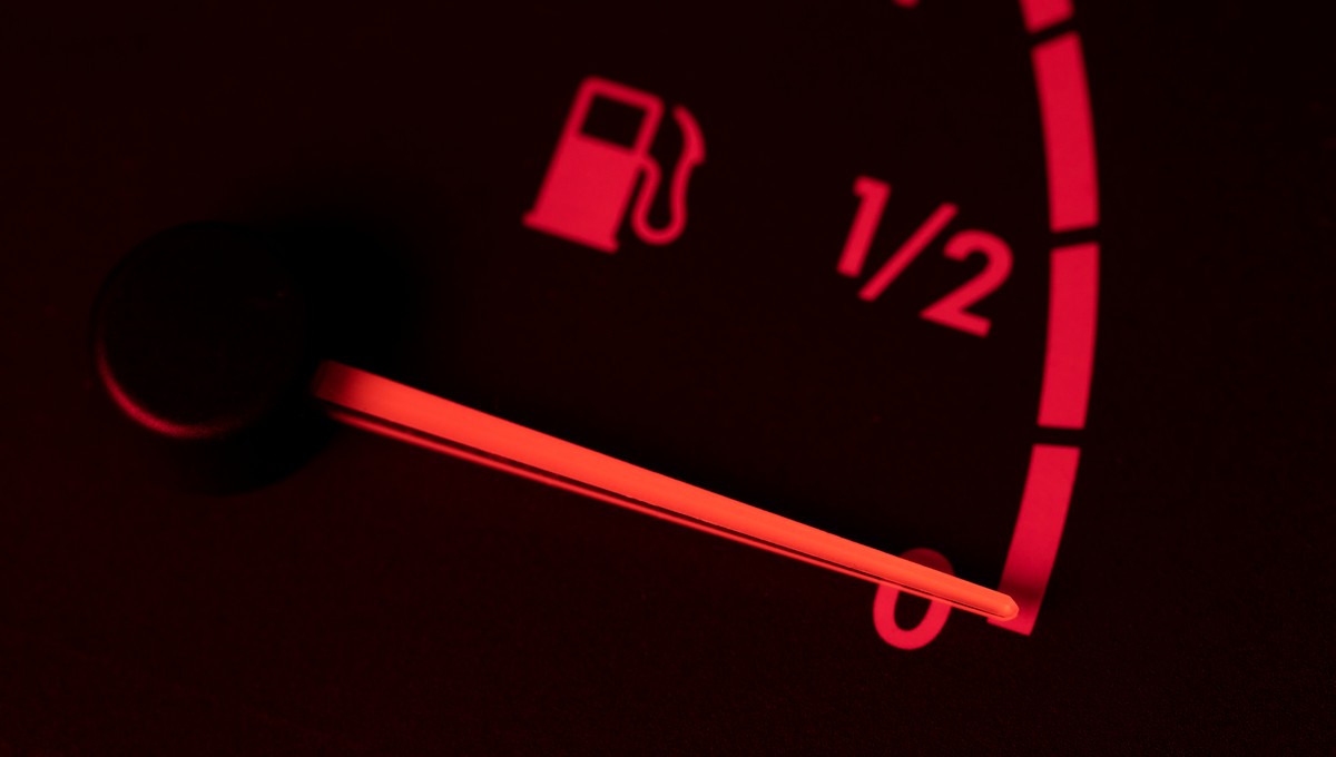 Топливный кризис набирает обороты: дефицит бензина в 10+ регионах