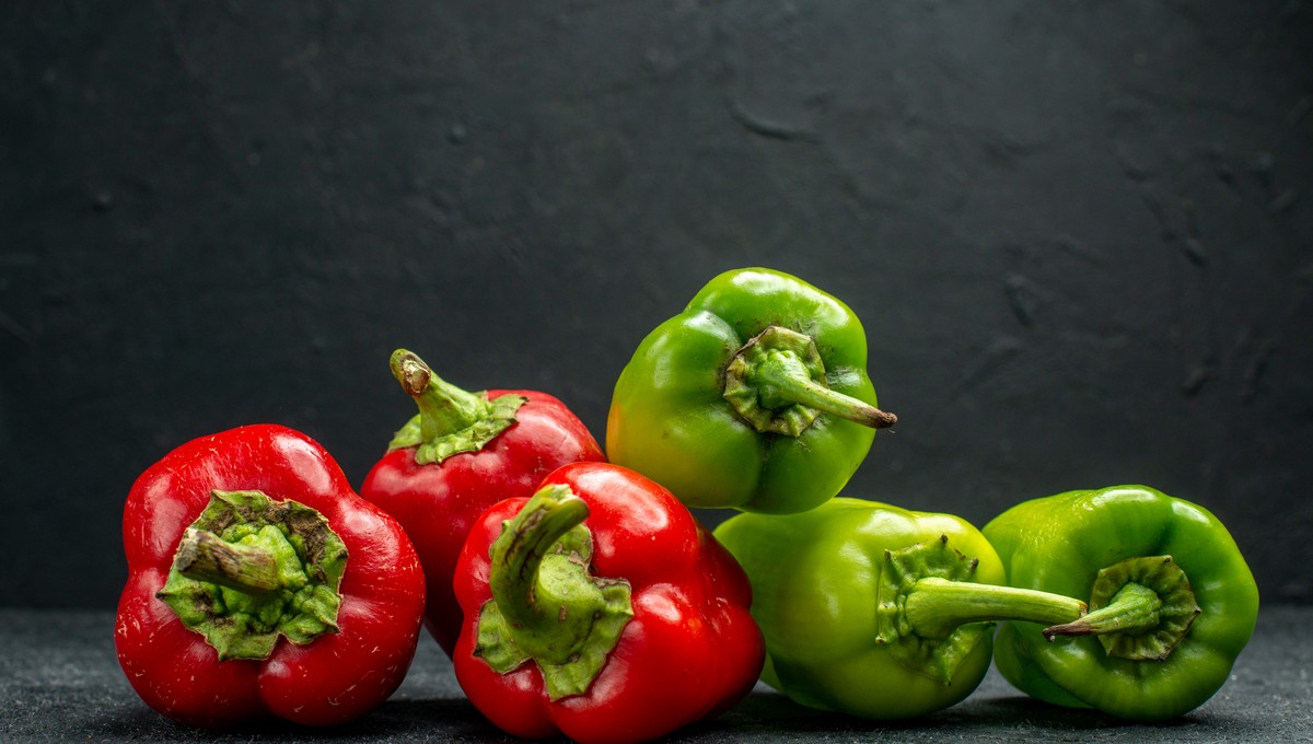 Простая заготовка из перцев, чтобы зимой их нафаршировать, а места в морозилке мало