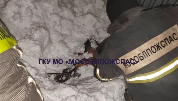 Глыбы падают на людей, крыши не выдерживают - последние события в Подмосковье