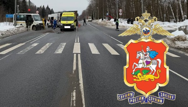 Маршрутка столкнулась с грузовиком в Подмосковье. Есть погибшие