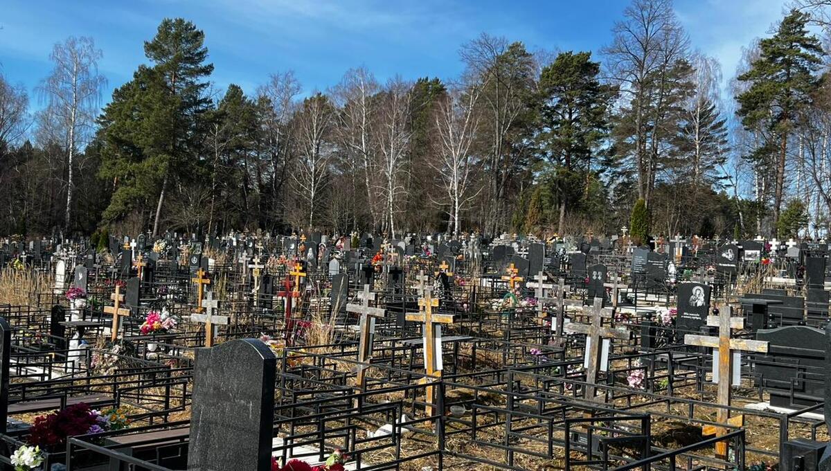 В этот день верующие должны постараться навестить родных на кладбище