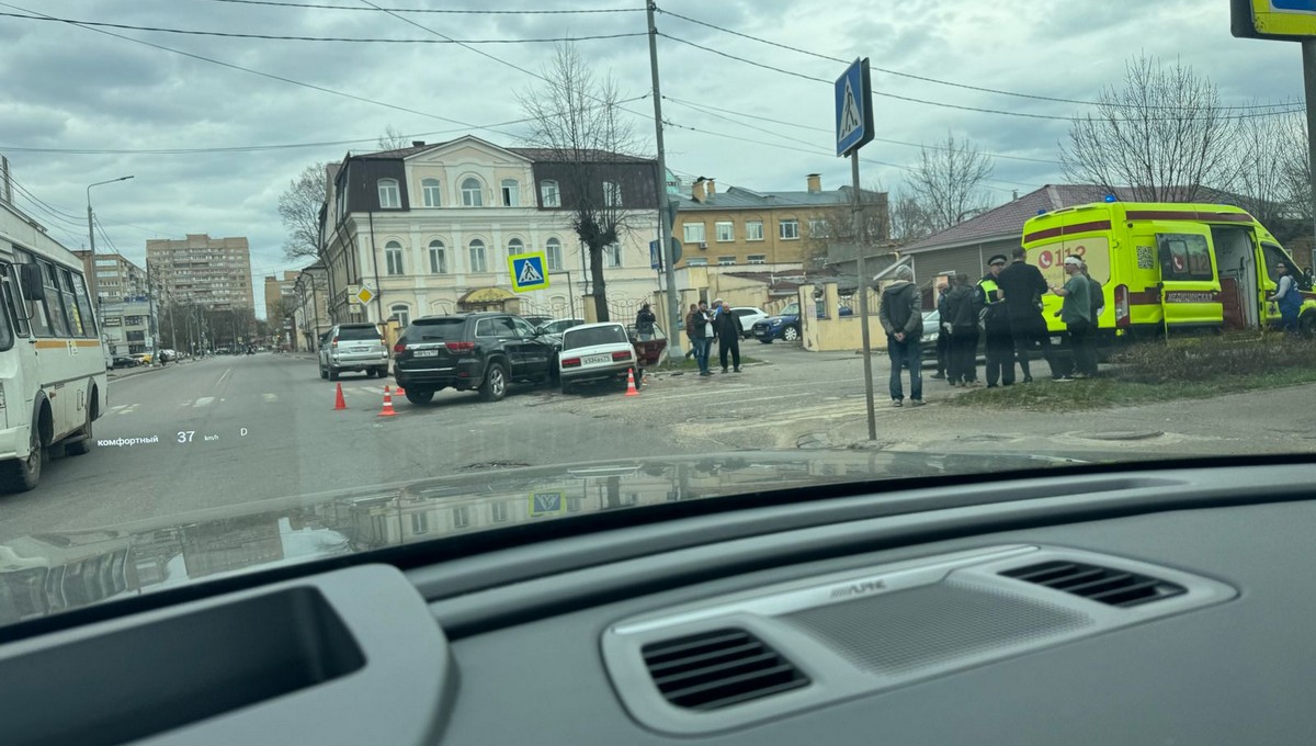 На центральной улице Серпухова произошло серьёзное ДТП