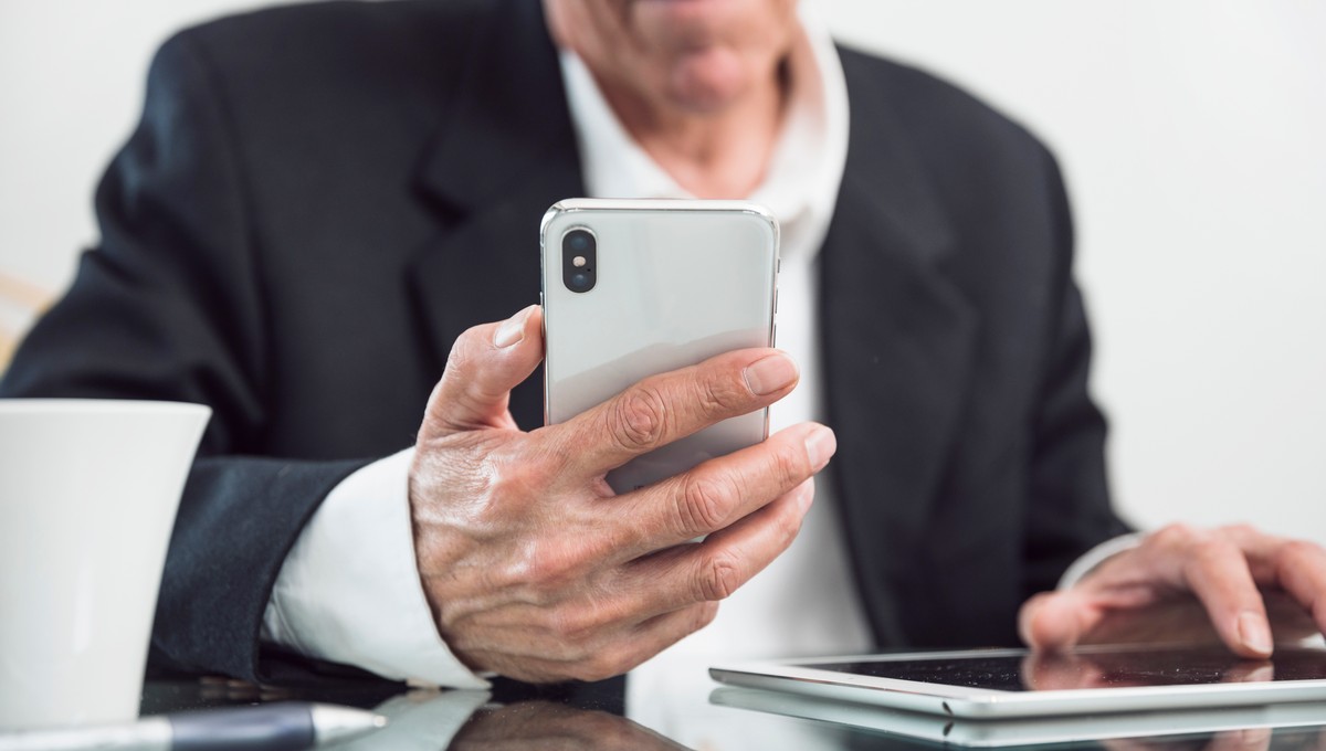 Шпионит ли за вами ваш смартфон? Проверьте по этим признакам