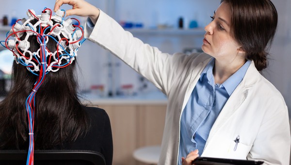 Россиянам захотели стимулировать мозг