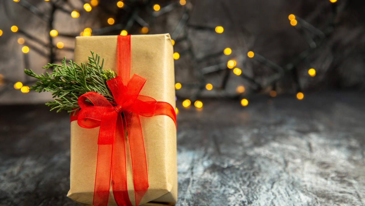 Что нельзя дарить на Новый год: эксперты назвали самые провальные варианты