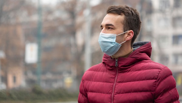 В Подмосковье призвали жителей носить маски и избегать скопления людей