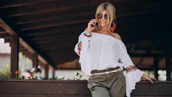 −10 лет: эти цвета в одежде помогут «помолодеть» после 40 лет