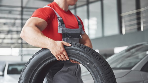 Синоптик Вильфанд назвал водителям крайний срок «переобувания» 