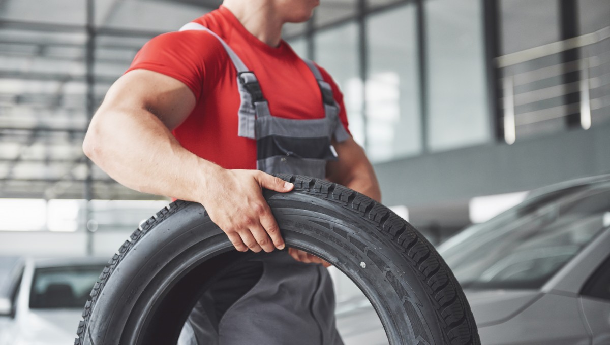 Синоптик Вильфанд назвал водителям крайний срок «переобувания» 