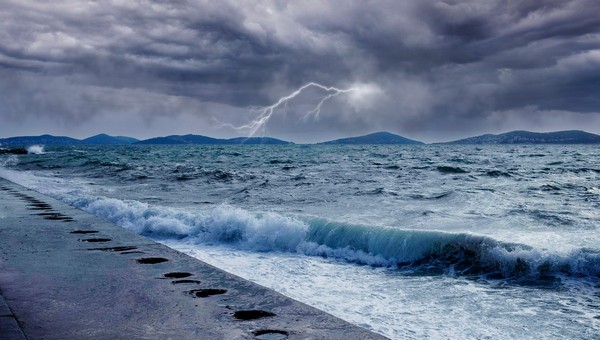 Сочи в опасности: град, смерч и сель наступают на город