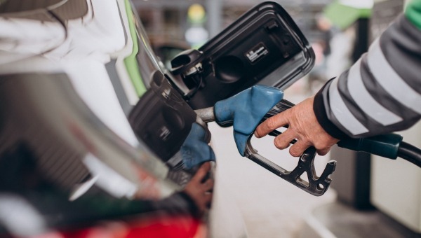 В ещё одном регионе по пути на юг ввели ограничения на продажу бензина