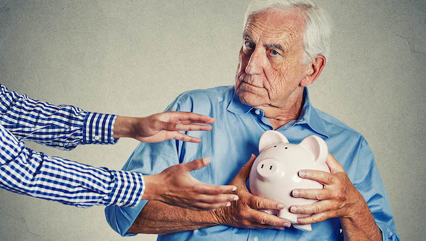 Пожилые могут лишиться не только пенсий, но и льгот